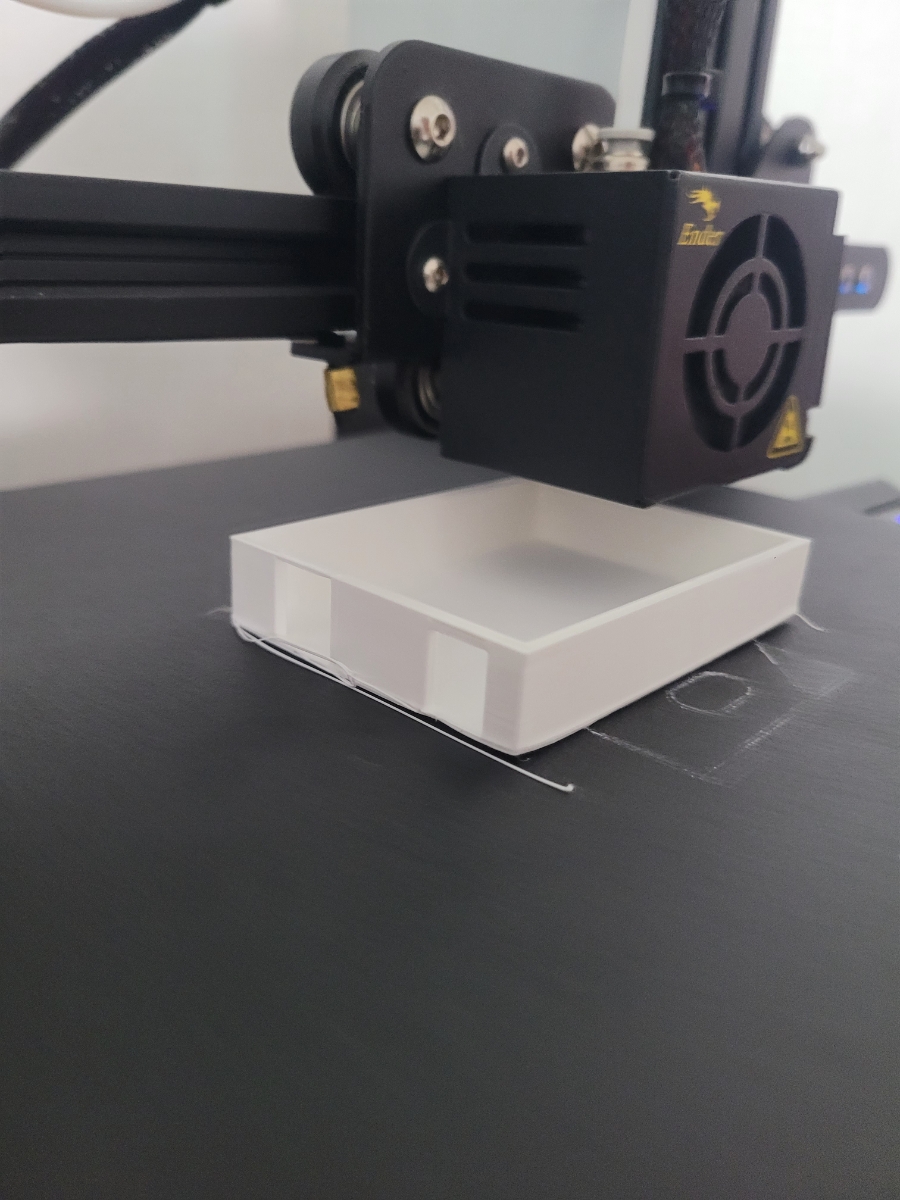 3D 프린터로 출력 중